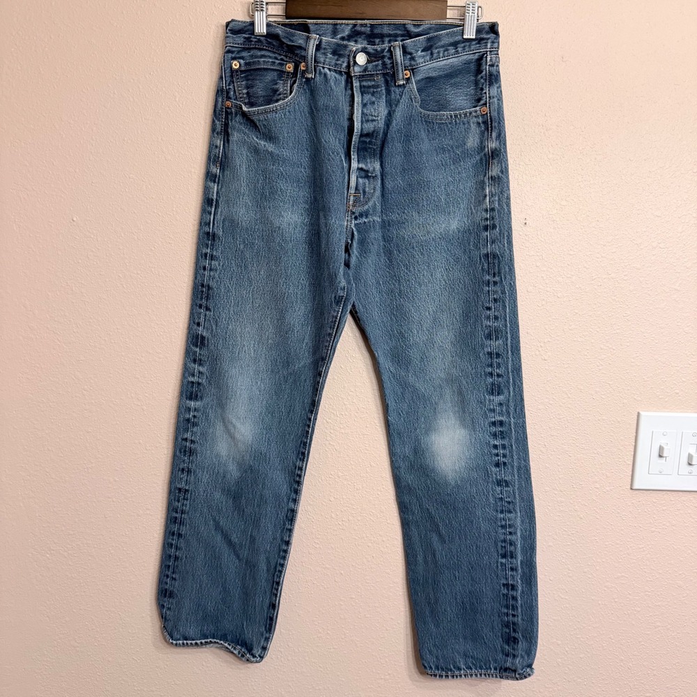 Levis 501 Original Fit Jeans Medium Wash Blue Denim Button Fly Mens 33x33 Y2K